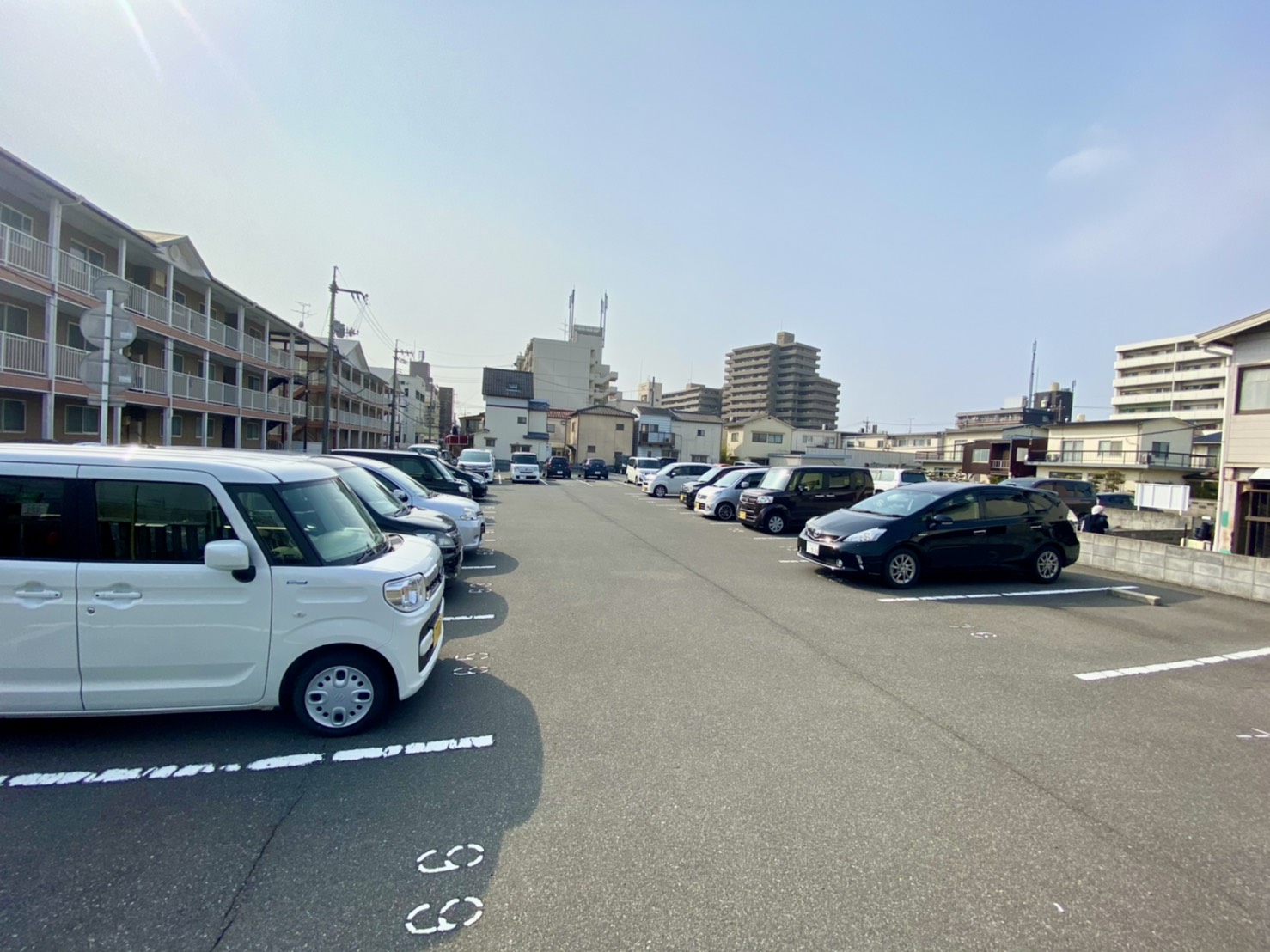 岡山市南区の住宅街にある整備された駐車場です！　月極駐車場